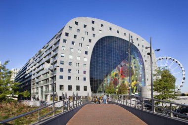 Rotterdam, Hollanda - 18 Eylül 2018: Dış Rotterdam ünlü markthal veya pazar salonda