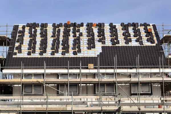 Roof Construction Stacks Black Roof Tiles Netherlands — Stock Photo, Image