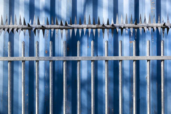 Security fence with sharp spikes — Stock Photo, Image