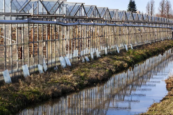 Régi, elhagyott üvegházhatást okozó — Stock Fotó