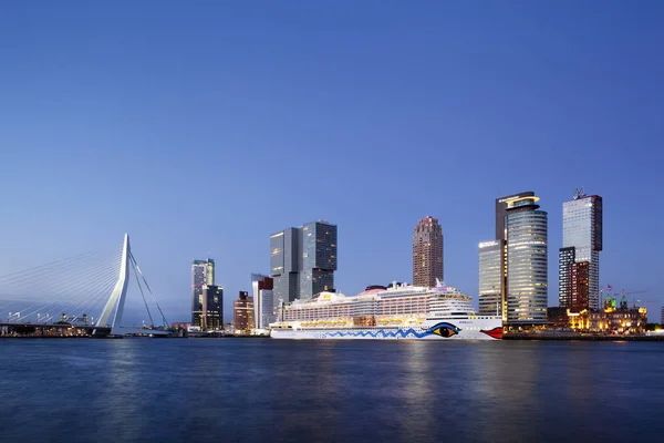 Cruise ship Aida Perla moored in Rotterdam at dusk — Stock Photo, Image