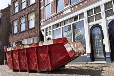 Rotterdam'da bir sokakta kırmızı atlama