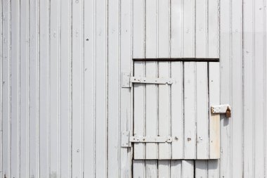 Vintage gri ahşap tahta duvar arka planı ve kapağı asma kilit ile kilitli.