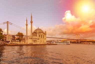 Ortakoy camisi ve Boğaz köprüsü, İstanbul, Türkiye