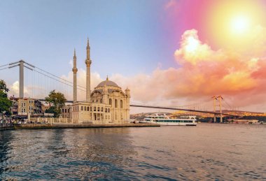 Ortakoy camisi ve Boğaz köprüsü, İstanbul, Türkiye