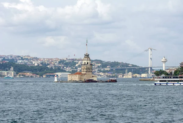 Istanbul Turkey August Maiden Tower Kiz Kulesi Located Middle Bosporus — Stock Photo, Image