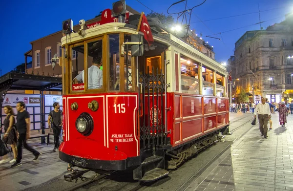 Istanbul Türkei August 2018 Retro Straßenbahn Auf Der Istiklal Straße — Stockfoto