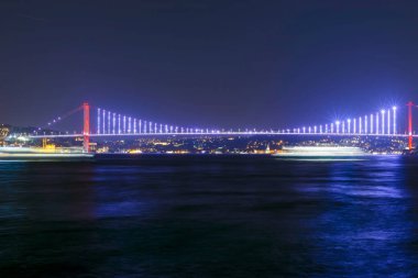 Boaz kprs Istanbul Boğaziçi Köprüsü geceleri. 15 Temmuz şehit köprü. Istanbul / Türkiye.
