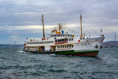 Boğazdaki deniz yolculuğundan güzel manzaralı turistik yerler. Türk buharlı gemileri, Altın Boynuz manzaralı..