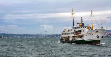 Boğazdaki deniz yolculuğundan güzel manzaralı turistik yerler. Türk buharlı gemileri, Altın Boynuz manzaralı..