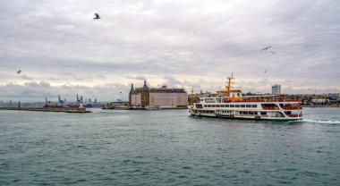 Boğazdaki deniz yolculuğundan güzel manzaralı turistik yerler. Türk buharlı gemileri, Altın Boynuz manzaralı..