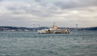 Boğazdaki deniz yolculuğundan güzel manzaralı turistik yerler. Türk buharlı gemileri, Altın Boynuz manzaralı..