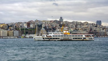 Boğazdaki deniz yolculuğundan güzel manzaralı turistik yerler. Türk buharlı gemileri, Altın Boynuz manzaralı..
