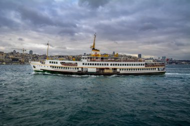 Boğazdaki deniz yolculuğundan güzel manzaralı turistik yerler. Türk buharlı gemileri, Altın Boynuz manzaralı..