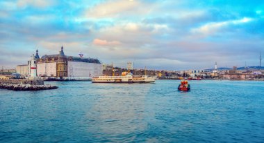 Boğazdaki deniz yolculuğundan güzel manzaralı turistik yerler. Türk buharlı gemileri, Altın Boynuz manzaralı..