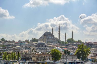 Istanbul, Türkiye, 20 Ağustos 2018: Galata Kulesi, Galata Köprüsü, Karaköy bölge ve Haliç, istanbul Türkiye