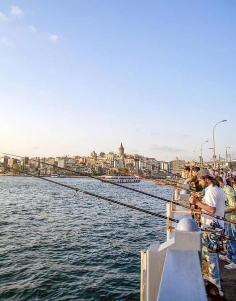 Istanbul Turecko Srpen 2018 Zlatý Roh Proti Galata Tower Istanbul — Stock fotografie