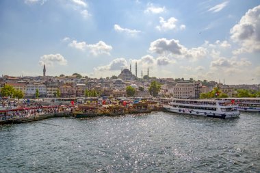 Istanbul, Türkiye, 20 Ağustos 2018: Galata Kulesi, Galata Köprüsü, Karaköy bölge ve Haliç, istanbul Türkiye