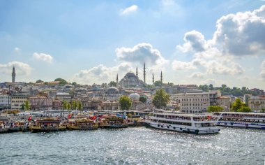 Istanbul, Türkiye, 20 Ağustos 2018: Galata Kulesi, Galata Köprüsü, Karaköy bölge ve Haliç, istanbul Türkiye