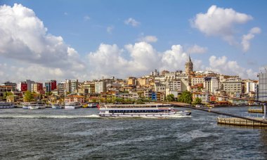Istanbul, Türkiye, 20 Ağustos 2018: Galata Kulesi, Galata Köprüsü, Karaköy bölge ve Haliç, istanbul Türkiye