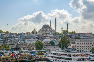 Istanbul, Türkiye, 20 Ağustos 2018: Galata Kulesi, Galata Köprüsü, Karaköy bölge ve Haliç, istanbul Türkiye