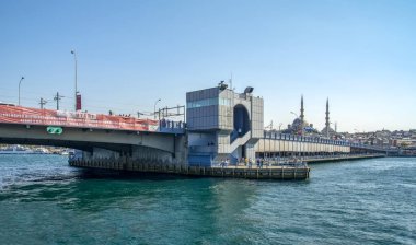 Istanbul, Türkiye, 20 Ağustos 2018: Galata Kulesi, Galata Köprüsü, Karaköy bölge ve Haliç, istanbul Türkiye