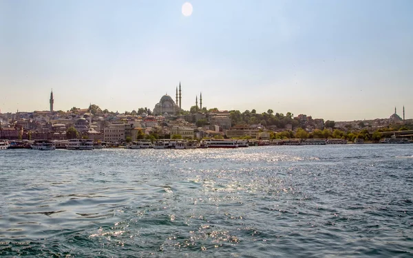 Istanbul Türkei August 2018 Galataturm Galatabrücke Karakoj Bezirk Und Goldenes — Stockfoto