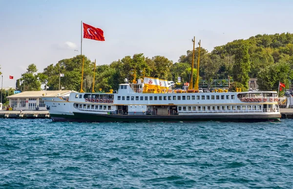Beautiful View Bosphorus Coastline Flag Turkey Istanbul — Stock Photo, Image