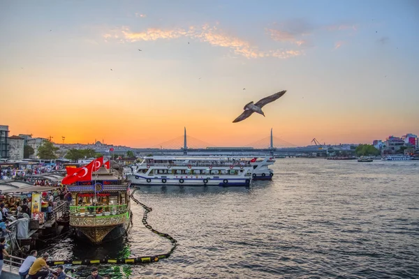 Balk Ekmekiler Istanbul Restoran Perahu Teras Golden Horn Galata Jembatan — Stok Foto