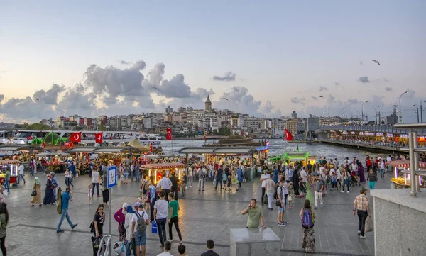 Ekmekiler Istanbul Turkiet Augusti 2018 Istanbul Restaurang Terrassen Båtar Golden — Stockfoto