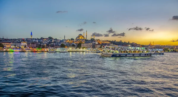 Istanbul Turkey Agust 2018 Tanduk Emas Melawan Menara Galata Istanbul — Stok Foto
