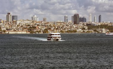 Istanbul/Türkiye-Ağustos 03,2018 güneşli gün mimarisi ve Galata Köprüsü, Eminönü, istanbul, Türkiye