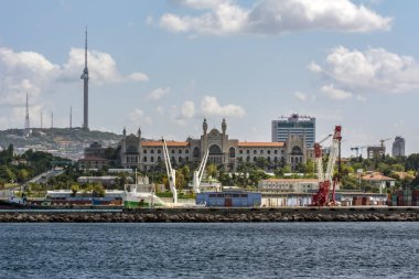 Istanbul, Türkiye, 20 Ağustos 2018: büyük konteyner gemisi bir dock bağlantı noktası, Haydarpaşa, Istanbul, Türkiye