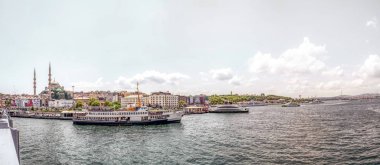 Istanbul/Türkiye-Ağustos 03,2018 güneşli gün mimarisi ve Galata Köprüsü, Eminönü, istanbul, Türkiye