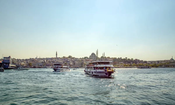 Istanbul Turkey August 2018 Sunny Day Architecture Galata Bridge Eminonu — Stock Photo, Image