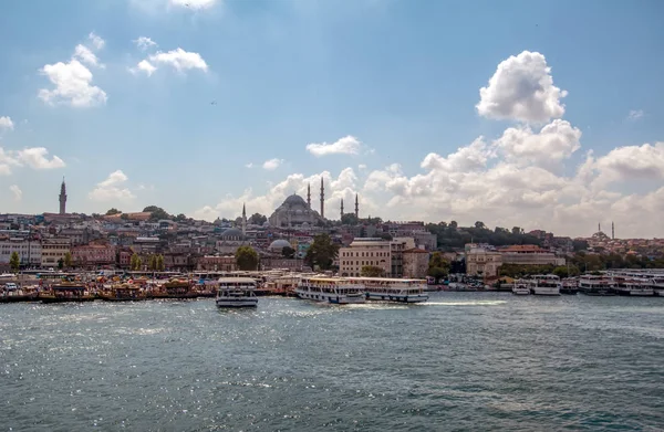 Istanbul Turkey August 2018 Sunny Day Architecture Galata Bridge Eminonu — Stock Photo, Image