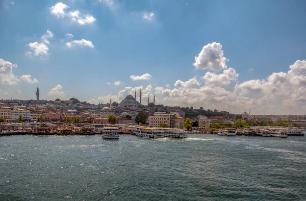 Istanbul Turkey August 2018 Sunny Day Architecture Galata Bridge Eminonu — Stock Photo, Image