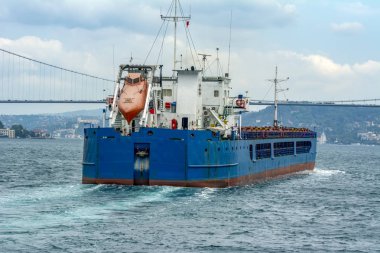 Acil tahliye olarak kullanılmak üzere bir yolcu gemisi tarafından modern Emanet cankurtaran görünümünü