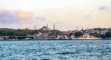 Istanbul/Türkiye-Ağustos 03,2018: Galata Eminn kark Galata Kulesi, Galata Köprüsü, Karaköy bölge ve Haliç, istanbul Türkiye