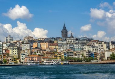 Istanbul, Türkiye, 20 Ağustos 2018: Galata Kulesi, Galata Köprüsü, Karaköy bölge ve Haliç, istanbul Türkiye