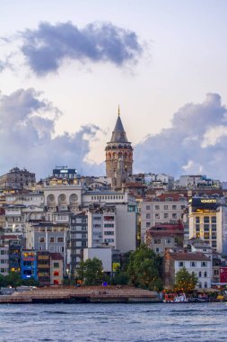 Istanbul, Türkiye, 20 Ağustos 2018: Galata Kulesi, Galata Köprüsü, Karaköy bölge ve Haliç, istanbul Türkiye