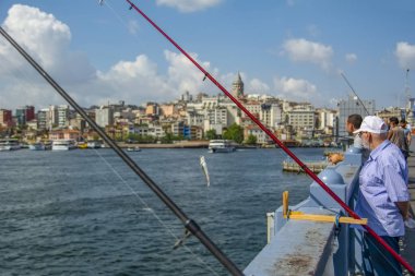 Istanbul, Türkiye, 20 Ağustos 2018: Galata Kulesi, Galata Köprüsü, Karaköy bölge ve Haliç, istanbul Türkiye
