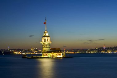 Kız Kulesi veya Kiz Kulesi Boğaziçi, Istanbul ortasında yer alan 