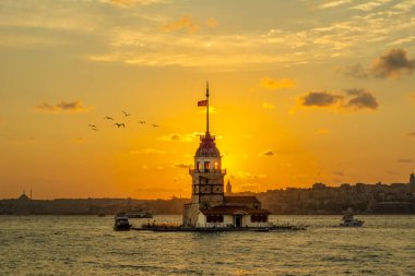 Kız Kulesi veya Kiz Kulesi Boğaziçi, Istanbul ortasında yer alan 