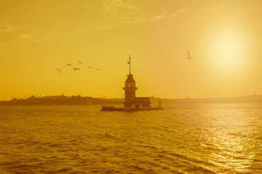 Kız Kulesi veya Kiz Kulesi Boğaziçi, Istanbul ortasında yer alan 