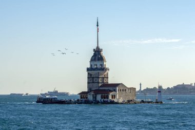 Kız Kulesi veya Kiz Kulesi Boğaziçi, Istanbul ortasında yer alan 