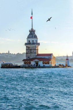 Kız Kulesi veya Kiz Kulesi Boğaziçi, Istanbul ortasında yer alan 