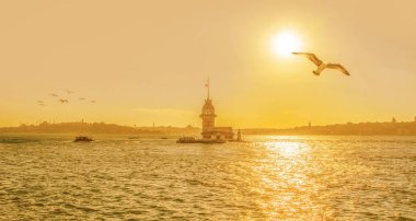 Kız Kulesi veya Kiz Kulesi Boğaziçi, Istanbul ortasında yer alan 