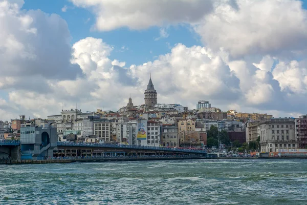Istanbul, Türkiye, 20 Ağustos 2018: Galata Kulesi, Galata Köprüsü, Karaköy bölge ve Haliç, istanbul Türkiye