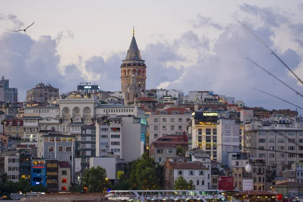 Istanbul Türkei August 2018 Galataturm Galatabrücke Karakoj Bezirk Und Goldenes — Stockfoto